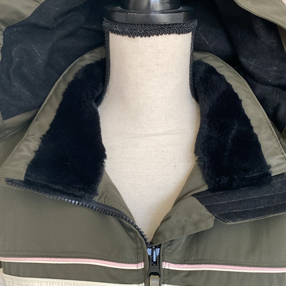Powder Room Snowboarding jacket. - Picture 2 of 13